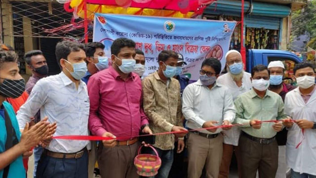 বগুড়ায় ভ্রাম্যমাণ গাড়িতে মিলছে দুধ, ডিম, মুরগি ও মাংস