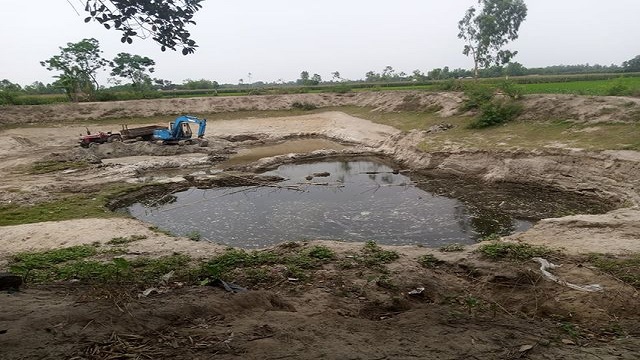 পীরগঞ্জে ড্রেজার মেশিন ও উৎকল দিয়ে বালু উত্তোলন, দেখার কেউ নেই