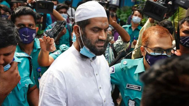 রিমান্ড শুনানি চলাকালে নামাজ-রোজা-কোরআন পড়ার সুযোগ চাইলেন মামুনুল হক