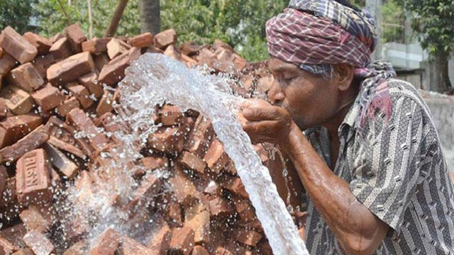 চৈত্রের খরতাপে উত্তপ্ত রাজশাহী