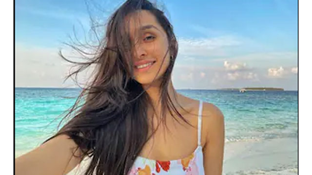প্রেমিকের সঙ্গে মালদ্বীপে শ্রদ্ধা!