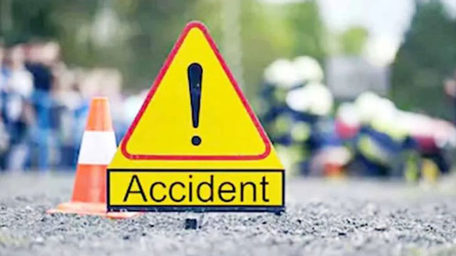 ঠাকুরগাঁওয়ে ট্রাক চাপায় মটরসাইকেল চালকের করুন মৃত্যু
