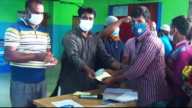 হিলিতে প্রধানমন্ত্রীর ঈদ উপহার পেল সাড়ে ৩ হাজার পরিবার