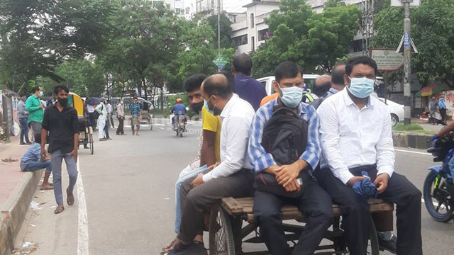 লকডাউনের প্রথম দিনে দুর্ভোগে যাত্রীরা