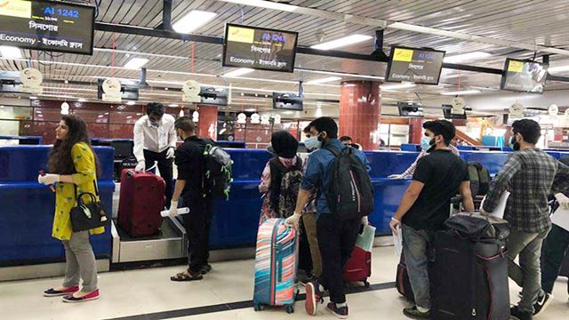 ১১ দেশ থেকে বাংলাদেশে প্রবেশে নিষেধাজ্ঞা আরোপ