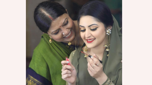 পরীতে মুগ্ধ চয়নিকা