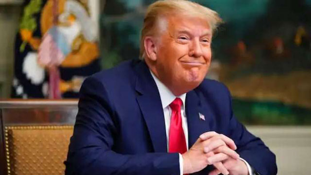 এবার ট্রাম্পের বিরুদ্ধে ২ বছরের নিষেধাজ্ঞা ফেসবুকের