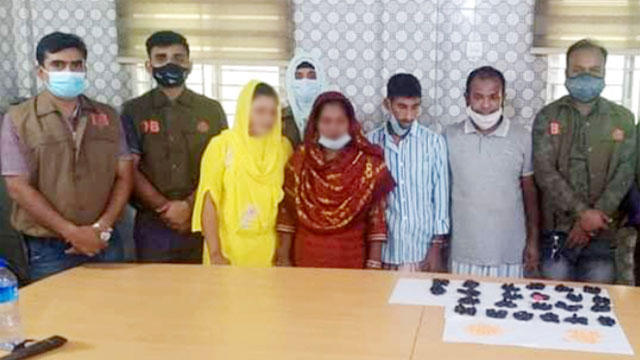 ৪ মাদক কারবারির পেট থেকে লাখ টাকার ইয়াবা উদ্ধার