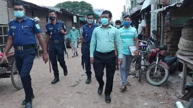 পলাশবাড়ীতে লকডাউনে পৃথক অভিযানে ১৭ হাজার ৮শ’ টাকা জরিমানা
