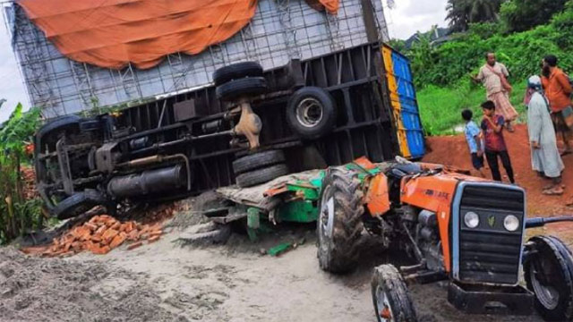 কুমিল্লায় সড়ক দুর্ঘটনায় নিহত ৩
