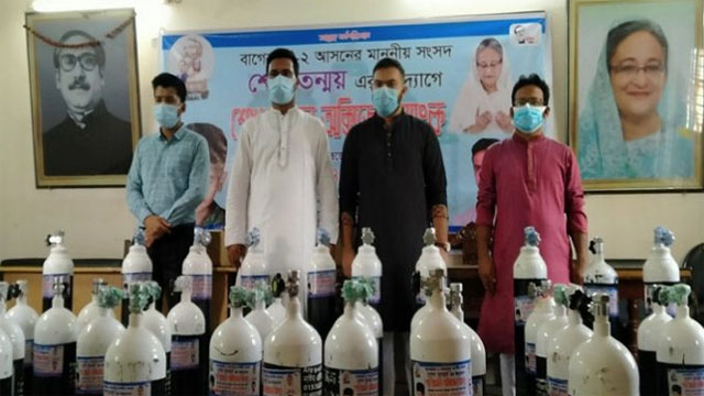 বাগেরহাটে বিনামূল্যে অক্সিজেন দিচ্ছে ছাত্রলীগ