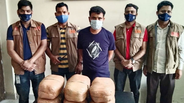 চাঁদপুরে ১২ কেজি গাঁজাসহ আটক ১