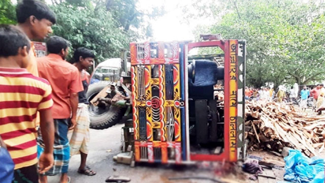 নীলফামারীতে নছিমন উল্টে নিহত ১