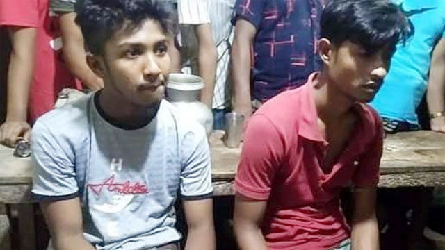 নোয়াখালীর বেগমগঞ্জে অস্ত্রসহ আটক ২