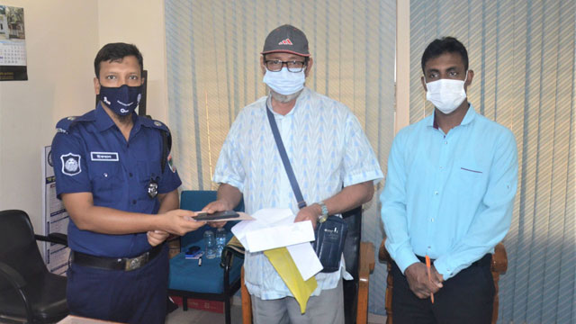 সাতক্ষীরা জেলা পুলিশ কর্তৃক ৩২ টি হারানো মোবাইল ফোন উদ্ধার