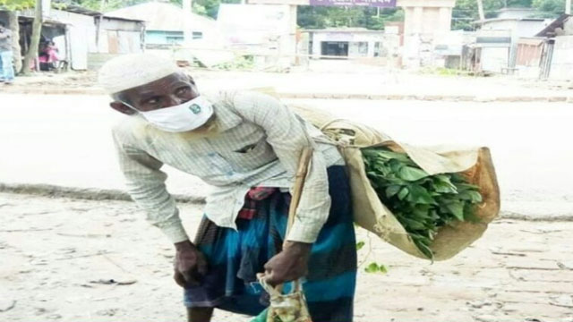 নড়াইলে জীবিকার টানে বৃদ্ধ মোসলেমের সব্জি বিক্রি!