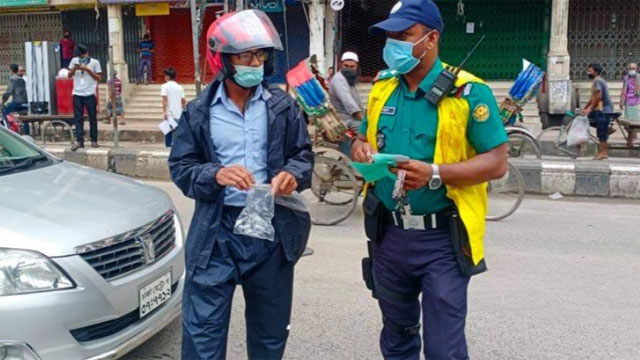 কঠোর লকডাউন কার্যকরে তৎপর প্রশাসন