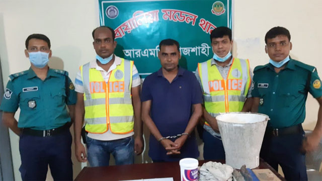 স্বর্ণের জন্য শিক্ষিকাকে খুন করলো সাবেক ছাত্র!
