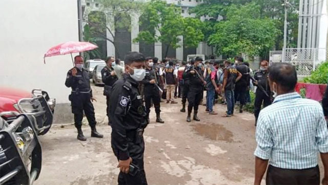 ঢামেকে দালালদের বিরুদ্ধে অভিযান বন্ধে চালাচ্ছে র‌্যাব