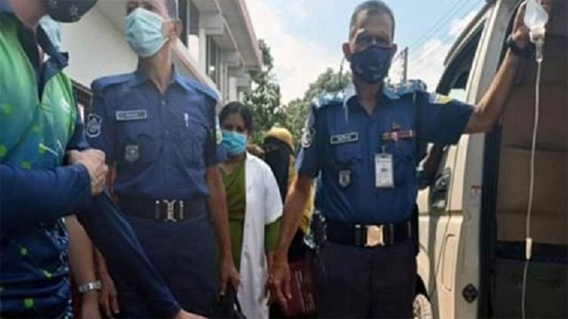 প্রেমের স্বীকৃতি না পেয়ে শরীরে পেট্রোল ঢেলে আগুন প্রেমিকার!