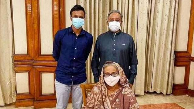 পাপনের সাথে প্রধানমন্ত্রীর সাক্ষাৎ নিলেন সাকিব