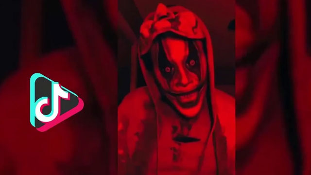 টিকটকে ভাইরাল হতে নিজের সন্তানদের ভয় দেখান মা