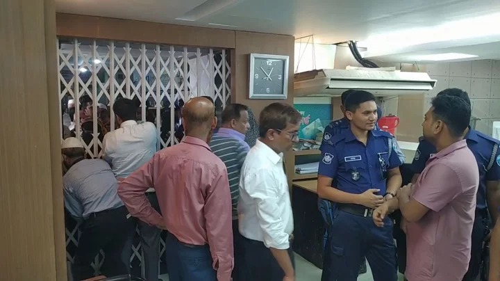 Newshunter24, Chandpur, Social Islami Bank, Bank, Police,