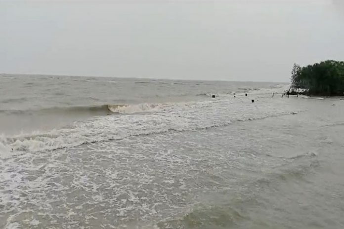 Newshunter24, Coast, Cyclone Dana, Mongla Seaport, Rainfall,