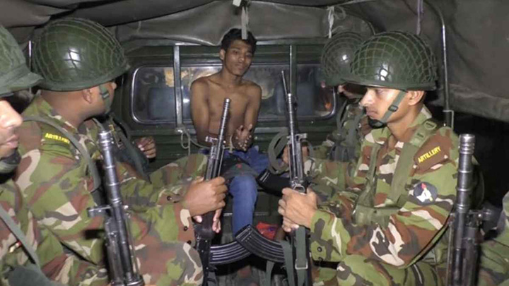 Newshunter24, detention, army, students, police,
