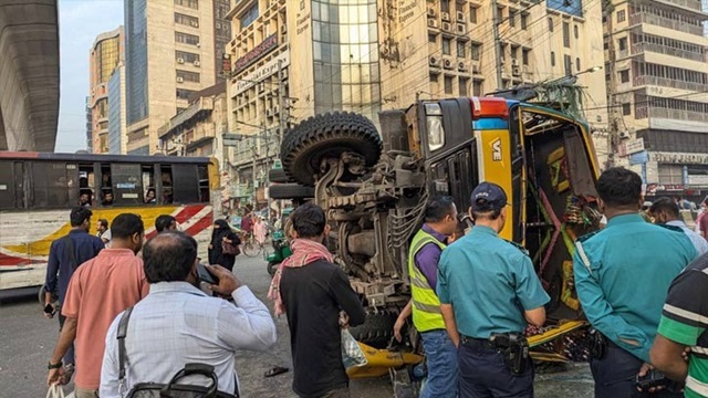 Accident on Paltan newshunter24 bd news hunter