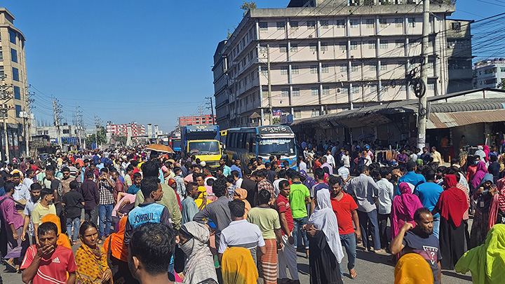 Newshunter24, Highway Blockade, Workers Protest, Gazipur,