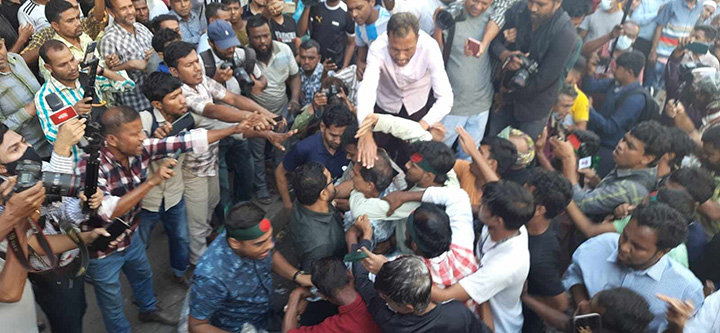 Newshunter24, Jai Bangla, slogans, public beatings, surrender to the police, Awami League,