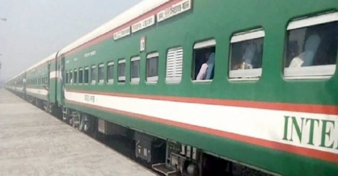 Newshunter24, Sirajganj Express Train, Student Crowd, Train,